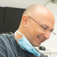 דר ניצן שלזינגר